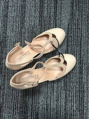 Journee Collection Women's Olina Medium and Wide Width Round Toe High Block Heel